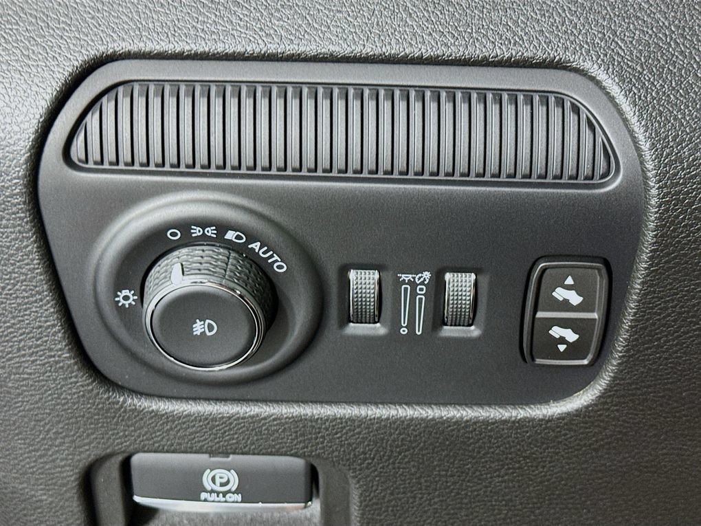 Used 2024 Jeep Grand Wagoneer L 4WD image 15