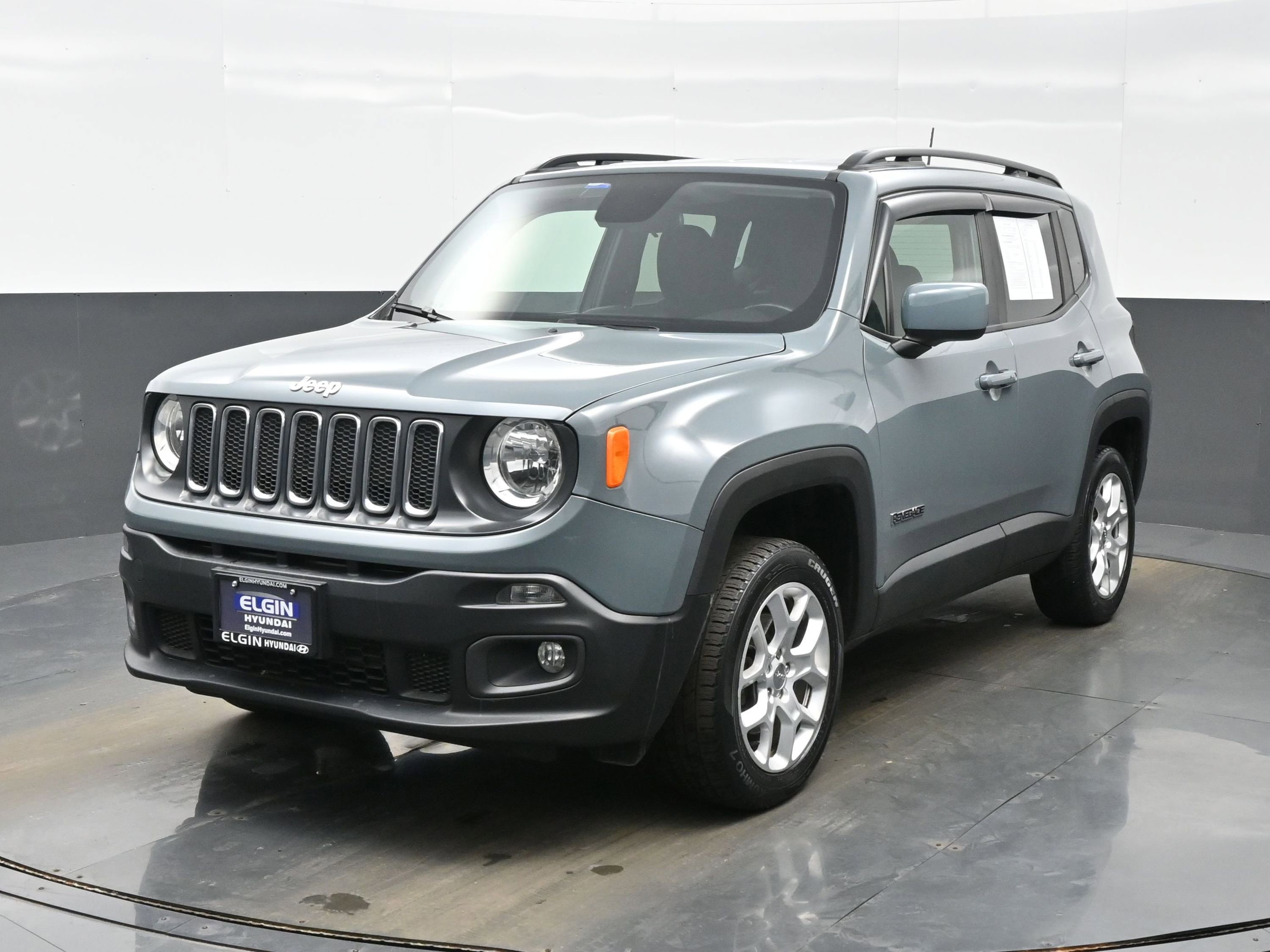 Used 2018 Jeep Renegade Latitude w/ Cold Weather Group image 1
