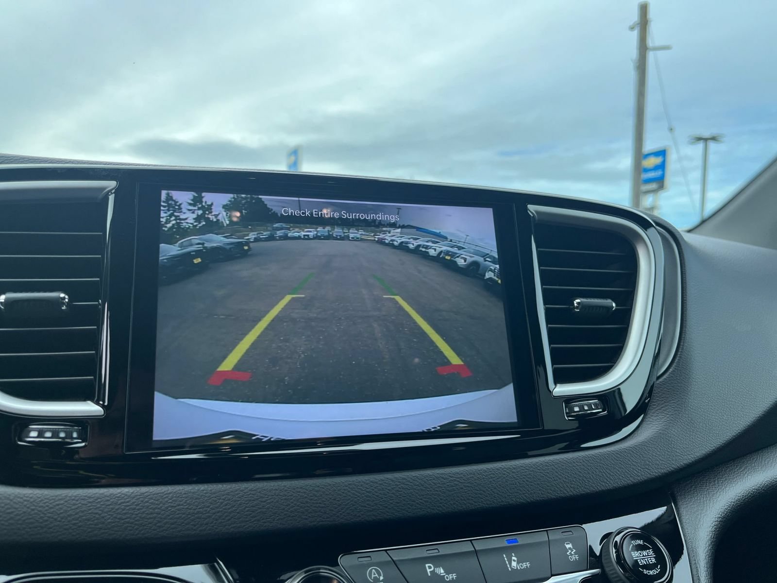 Used 2025 Chrysler Pacifica Select FWD image 25
