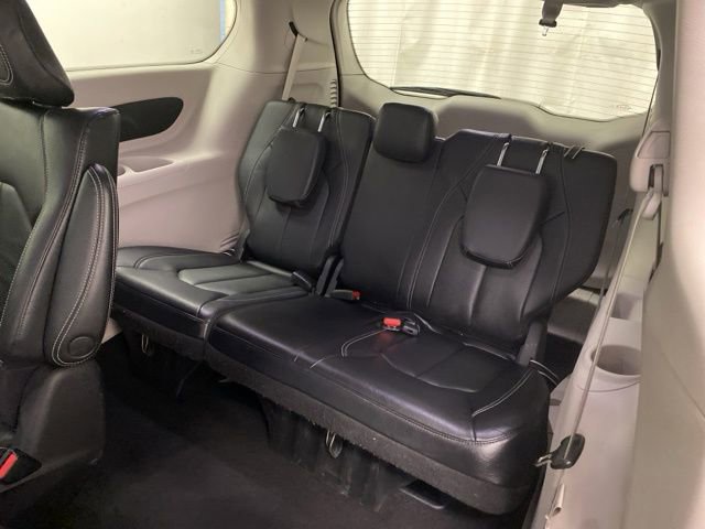 Used 2022 Chrysler Pacifica Touring-L image 22