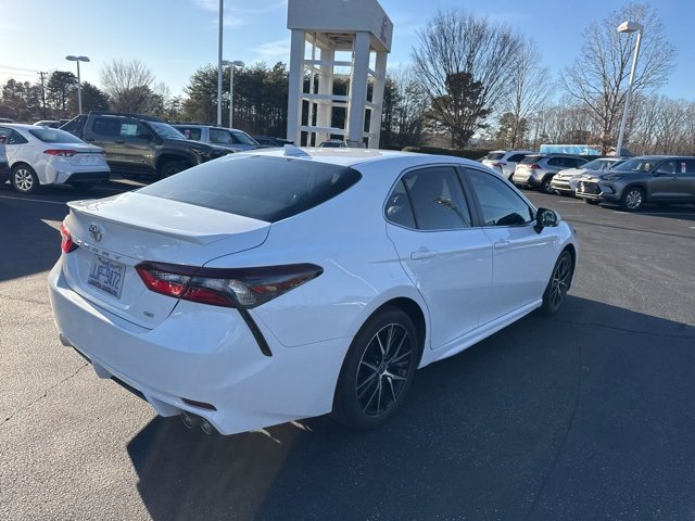 Used 2022 Toyota Camry SE image 4