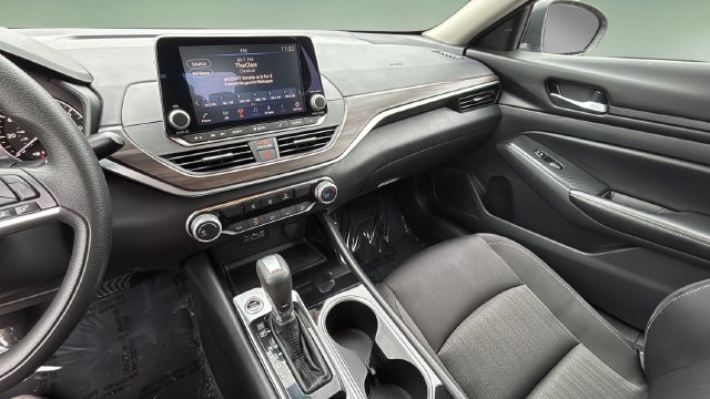Used 2024 Nissan Altima 2.5 SV FWD image 24