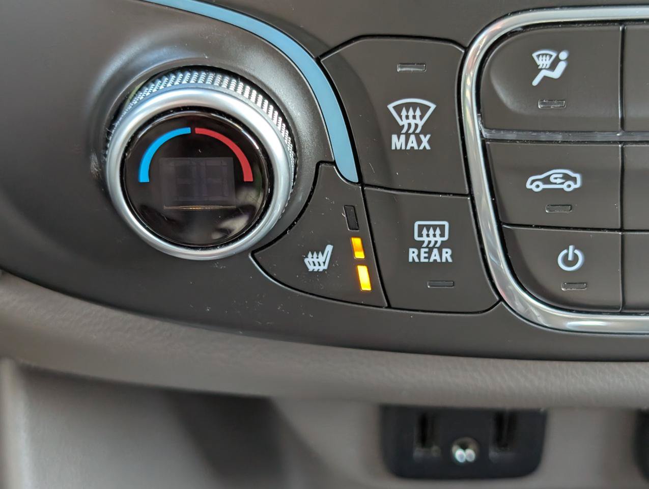 Used 2018 Chevrolet Traverse LT FWD image 29