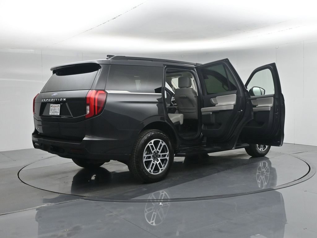 Certified 2025 Ford Expedition Active image 36