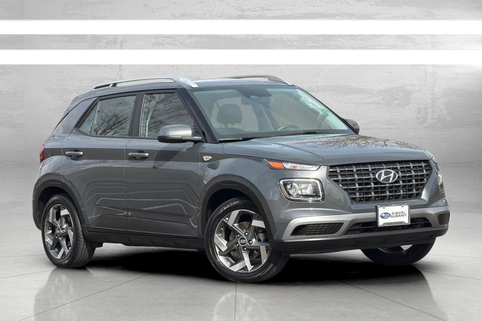 Used 2025 Hyundai Venue SEL image 2