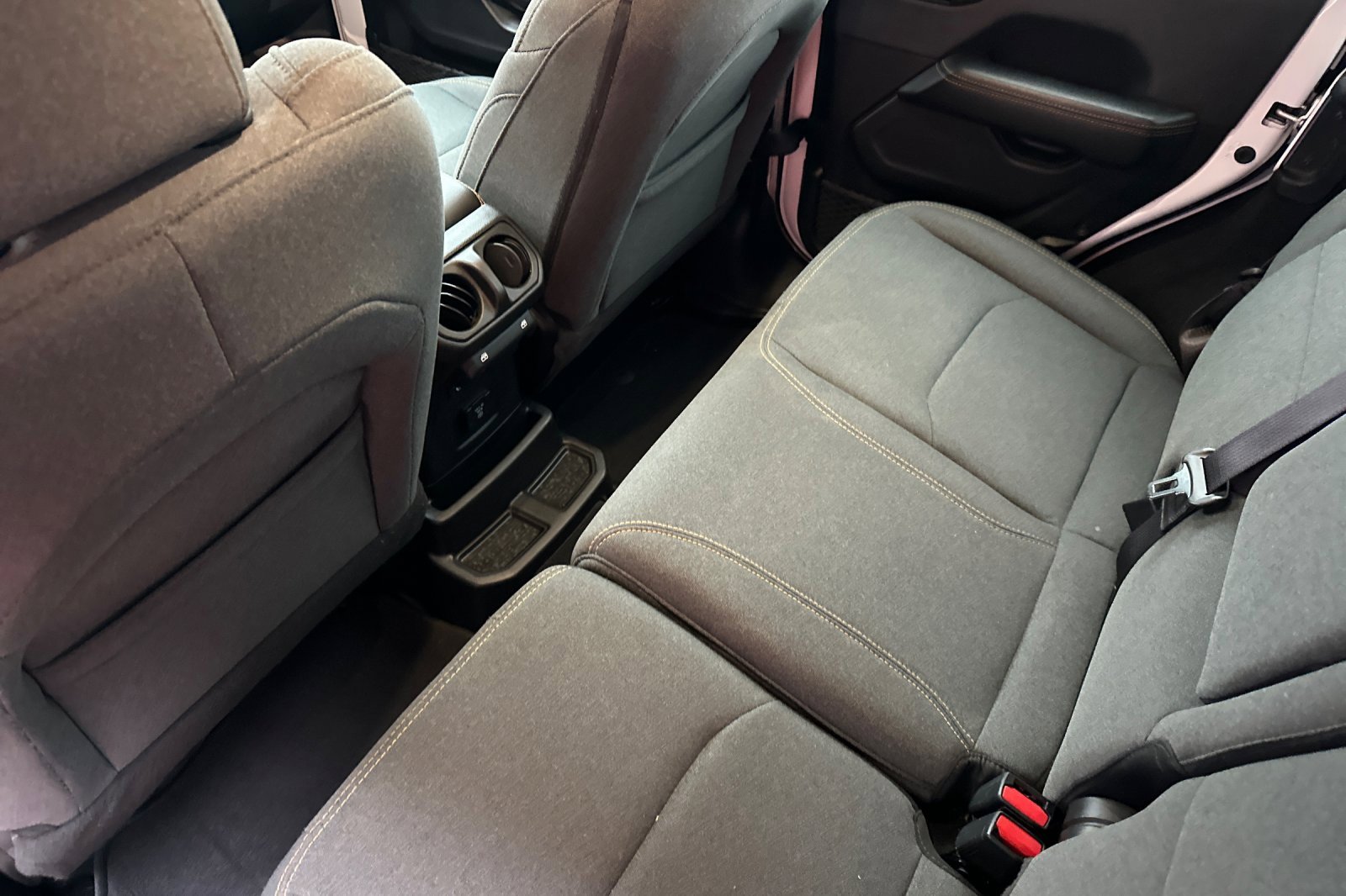 Used 2024 Jeep Wrangler Unlimited Sahara image 10