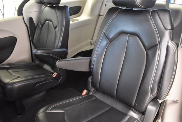 Used 2024 Chrysler Pacifica Touring-L FWD image 7