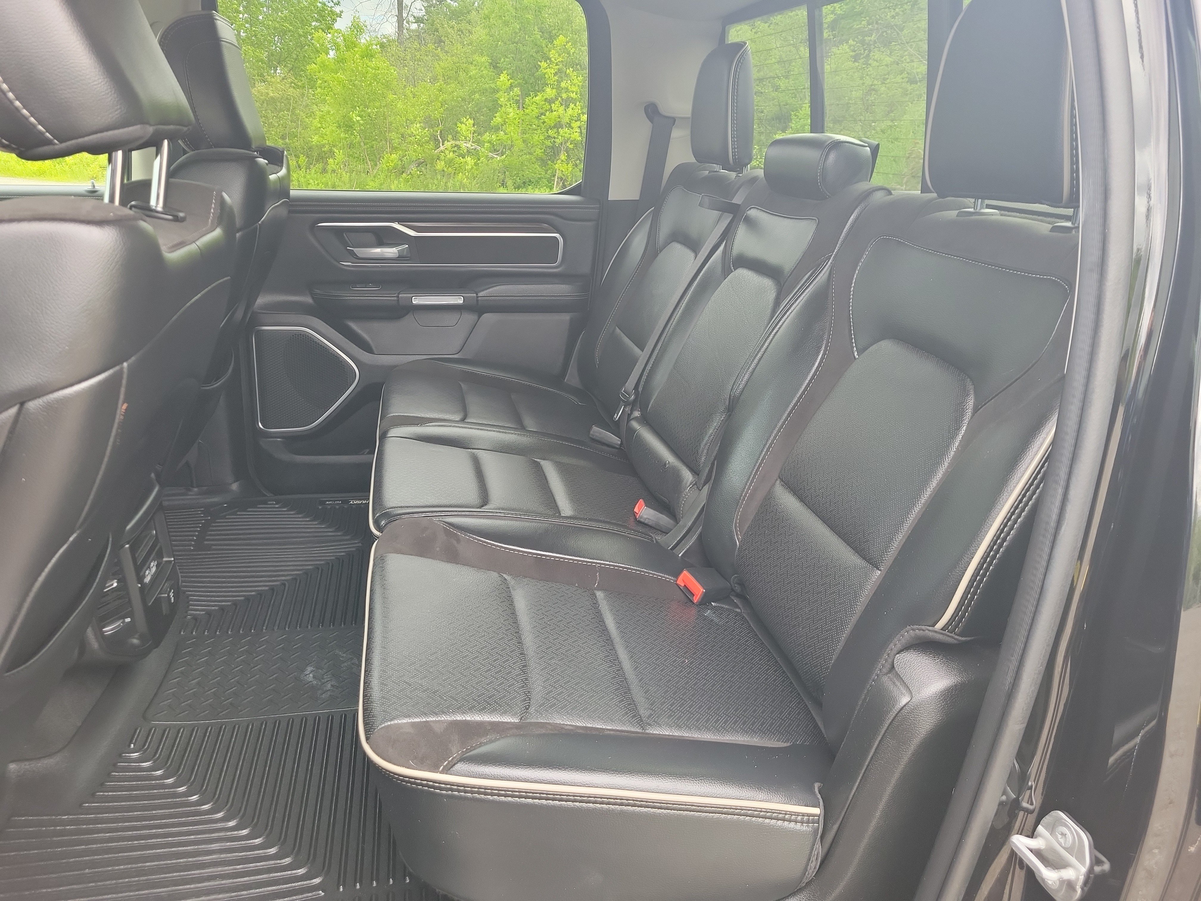 Used 2022 RAM 1500 Laramie AWD/4WD image 16