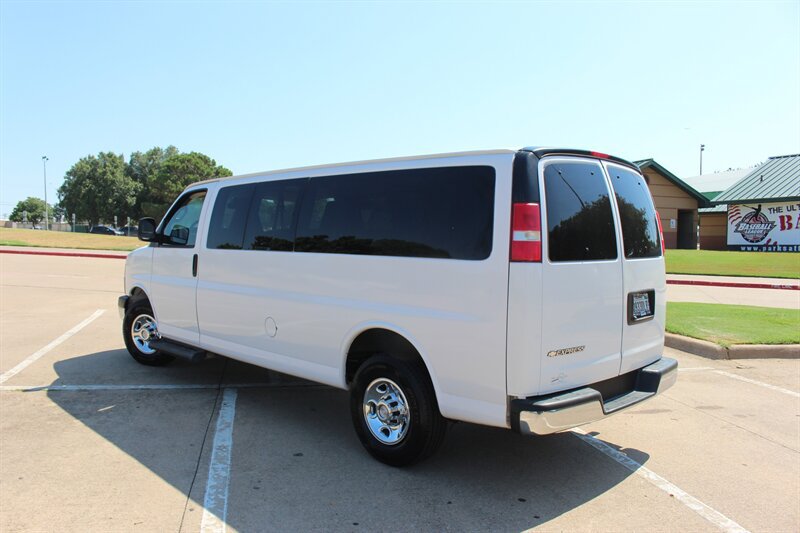 Used 2020 Chevrolet Express 3500 LT w/ LT Preferred Equipment Group RWD image 3