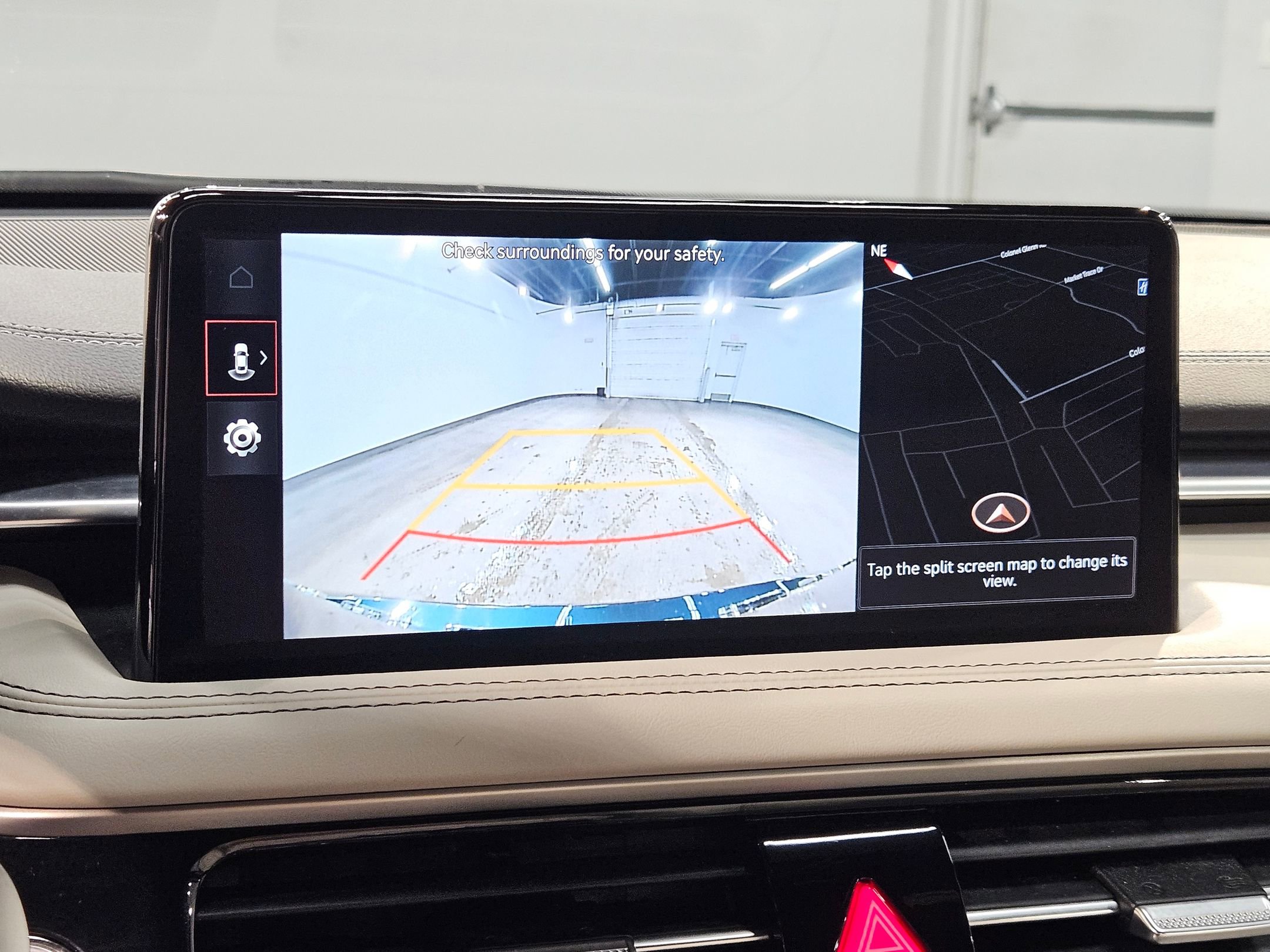 Used 2025 Genesis G70 2.5T RWD image 30