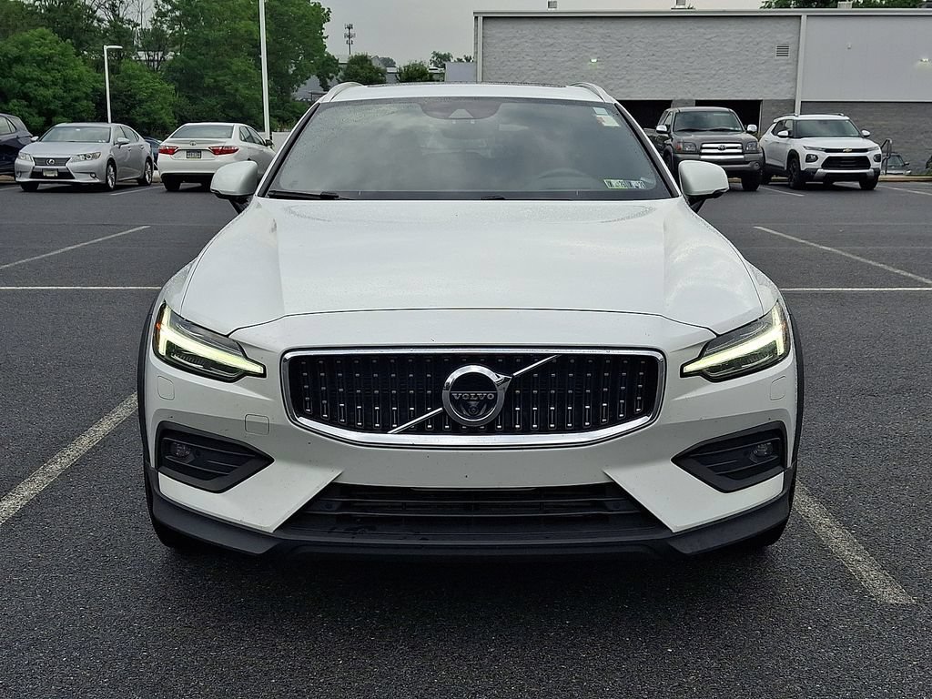 Used 2020 Volvo V60 T5 Cross Country w/ Protection Package AWD/4WD image 2