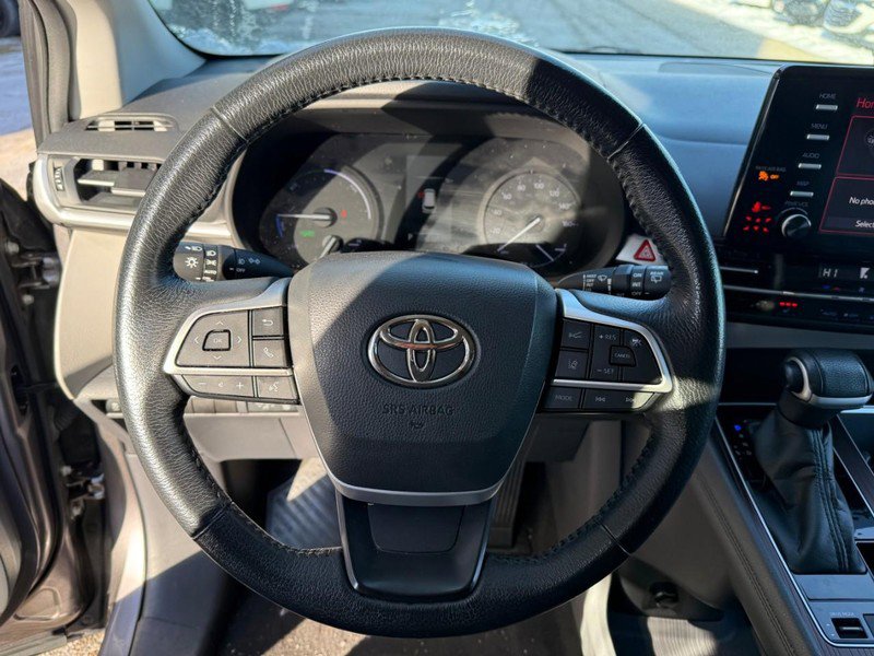 Used 2021 Toyota Sienna XLE image 23