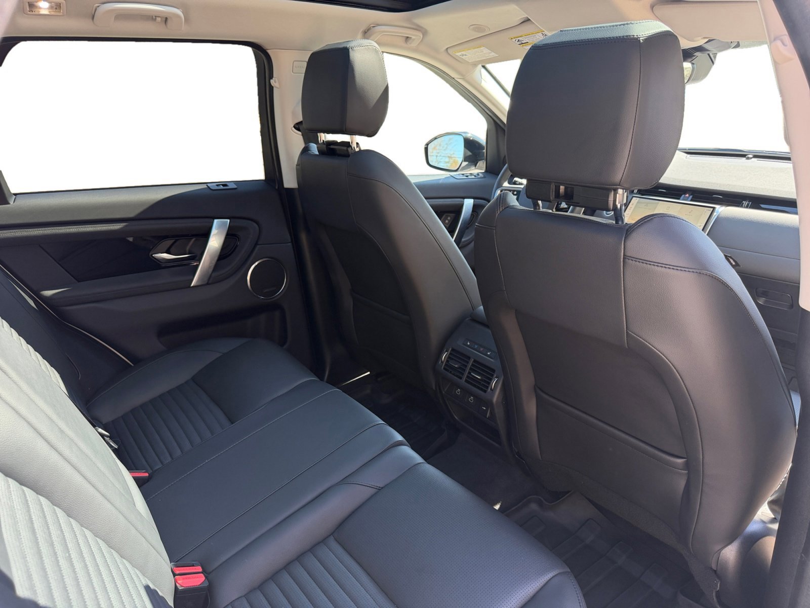 Used 2024 Land Rover Discovery Sport S image 20