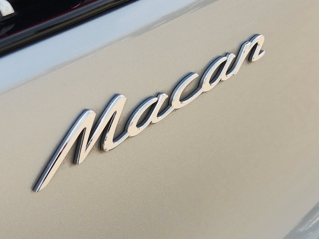 Used 2022 Porsche Macan AWD/4WD image 12