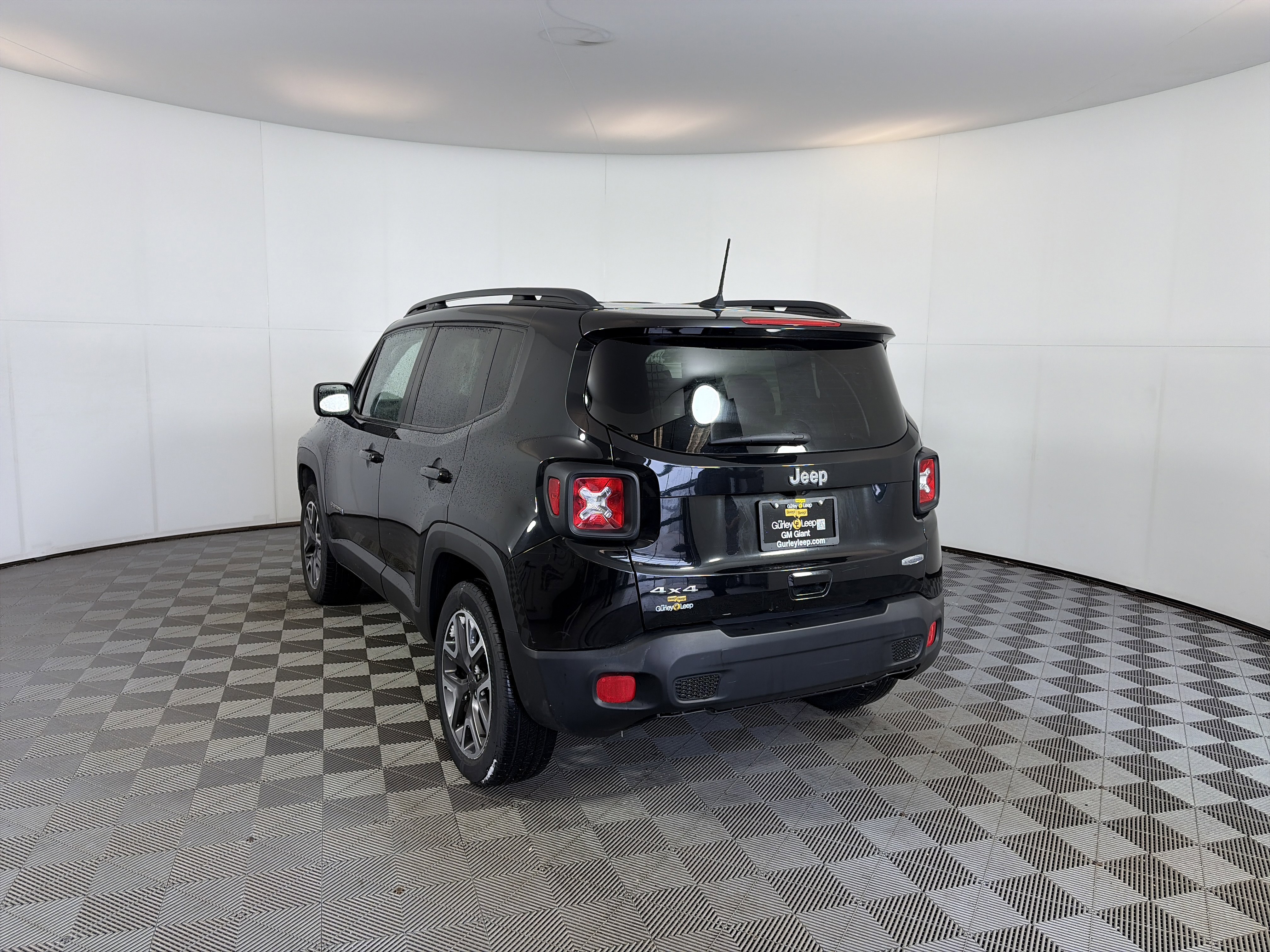 Used 2018 Jeep Renegade Latitude w/ Cold Weather Group image 8
