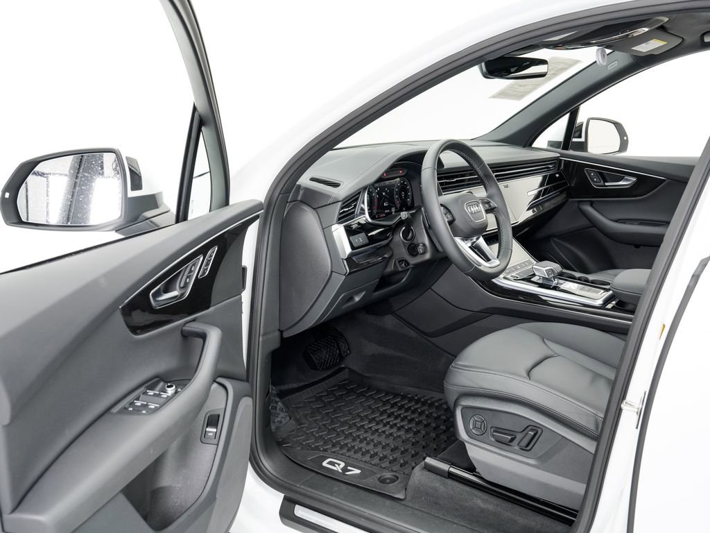 Certified 2025 Audi Q7 3.0T Premium w/ Convenience Package image 7