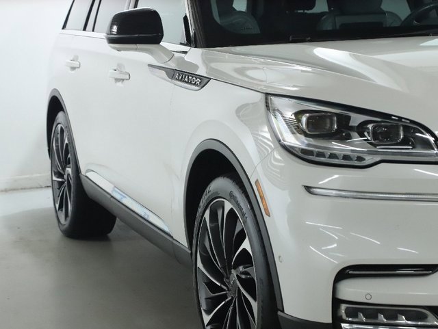 Used 2020 Lincoln Aviator Reserve w/ Equipment Group 202A image 8