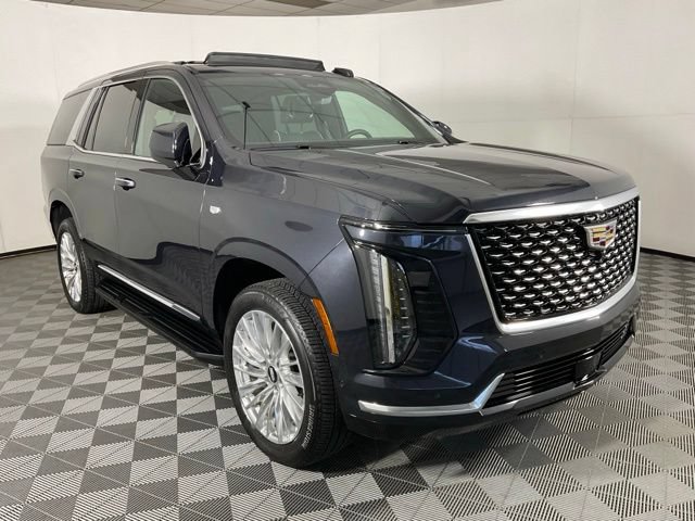 Used 2025 Cadillac Escalade Premium Luxury AWD/4WD image 3
