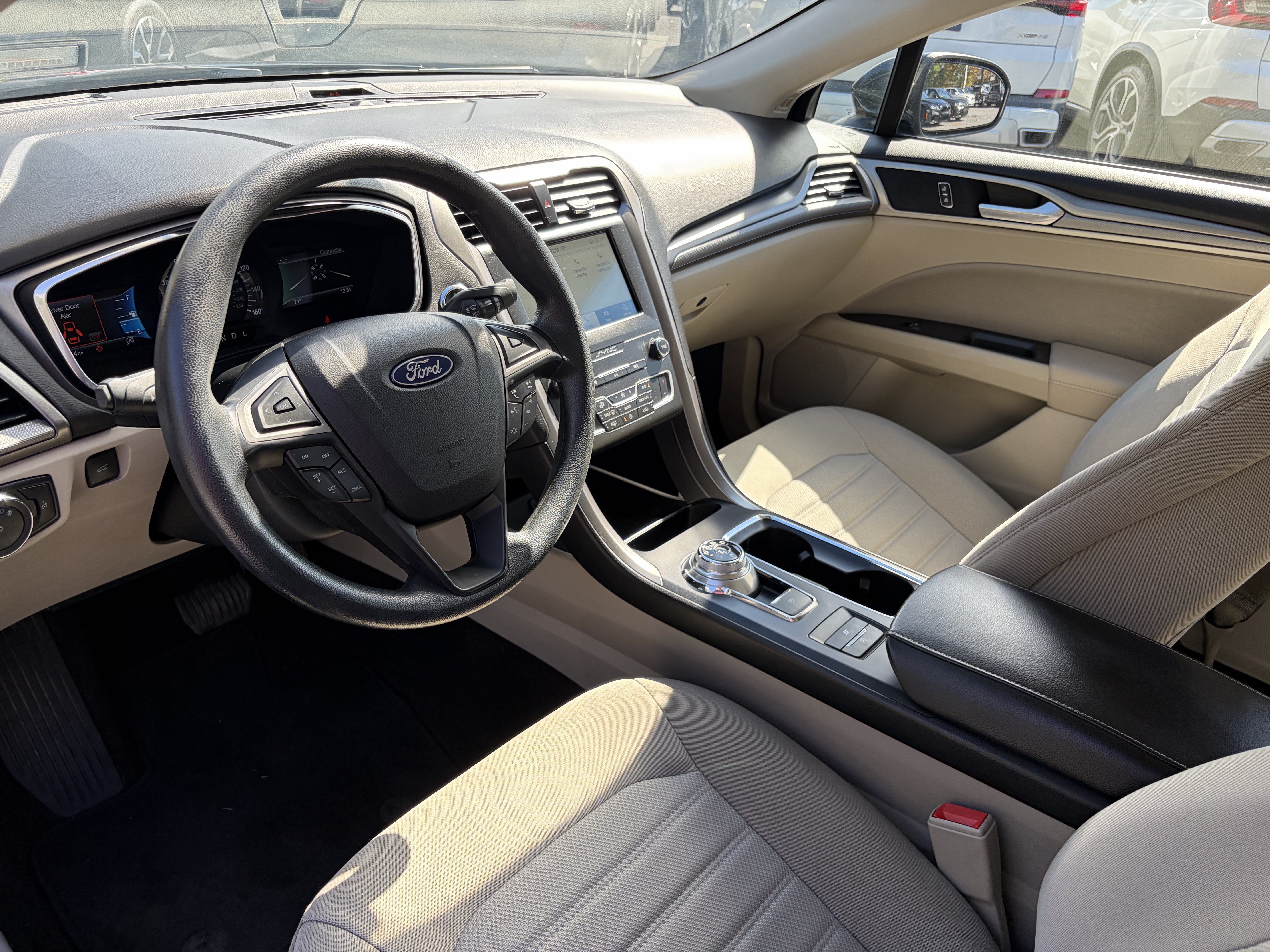 Used 2020 Ford Fusion SE FWD image 10