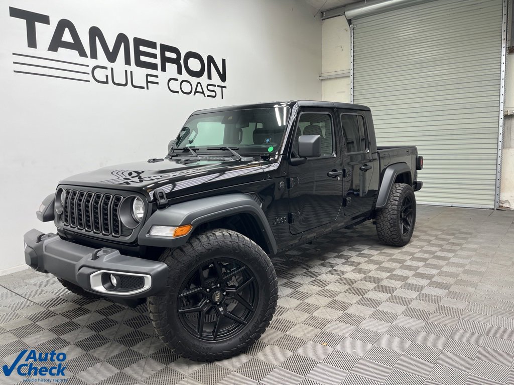 Used 2025 Jeep Gladiator Sport image 2