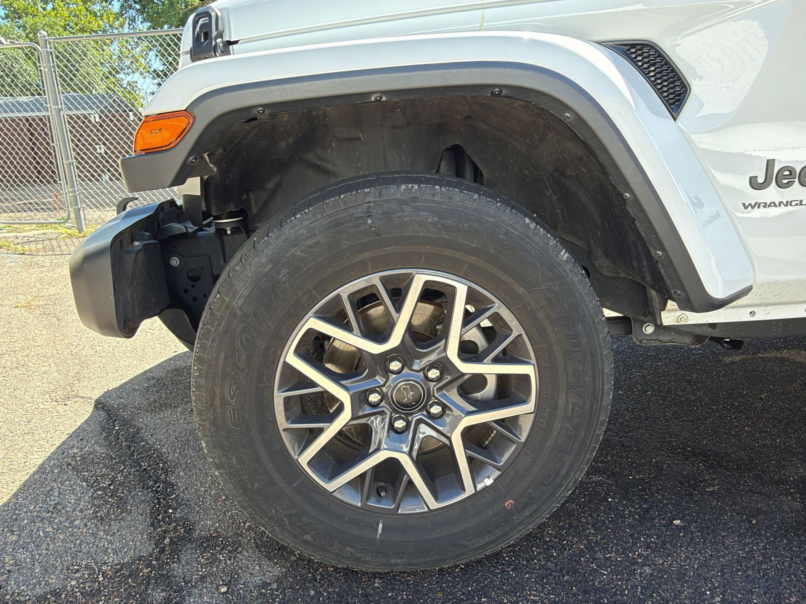 Used 2025 Jeep Wrangler Unlimited Sahara AWD/4WD image 30