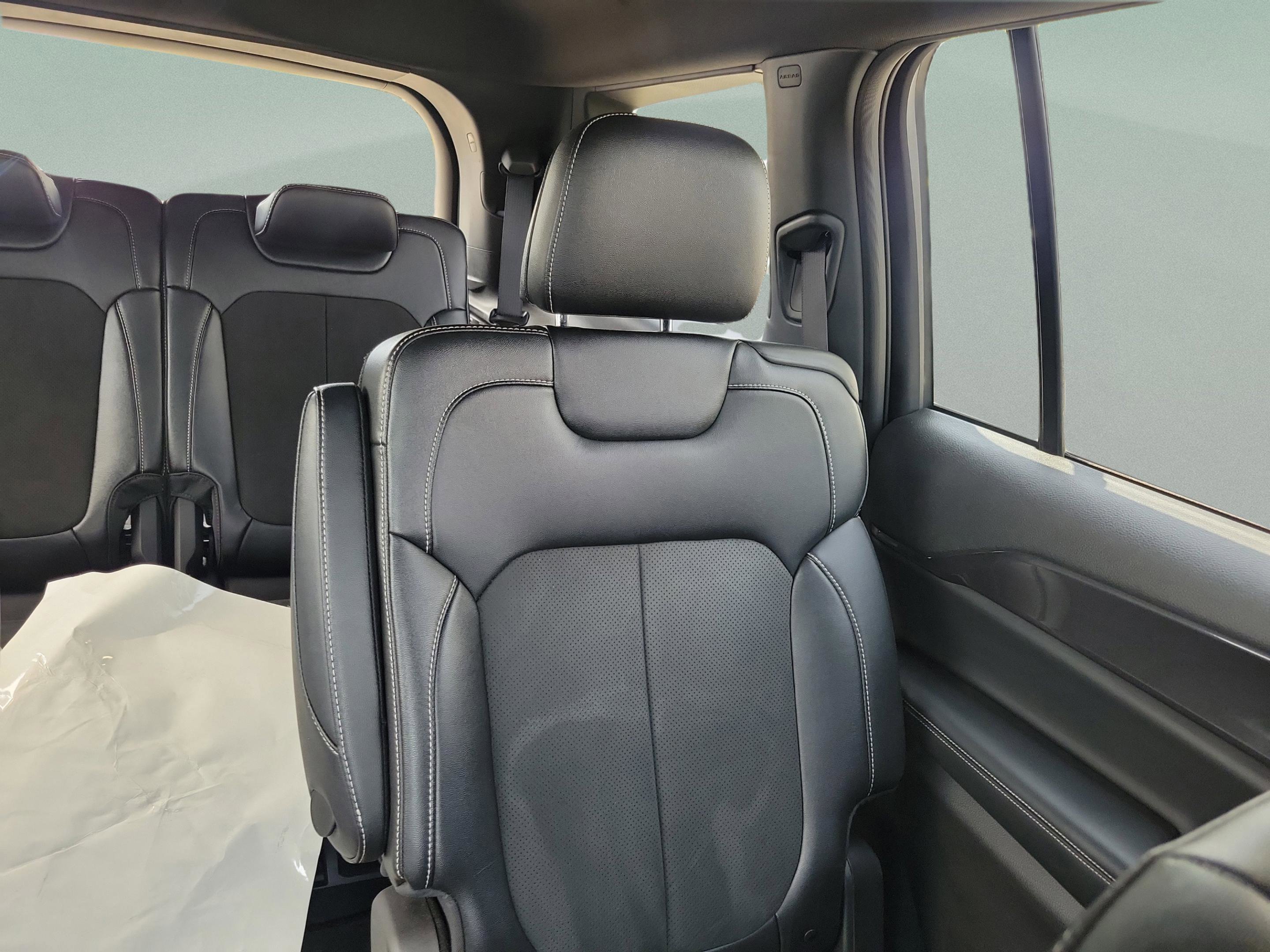 Used 2023 Jeep Grand Cherokee L Laredo AWD/4WD image 10