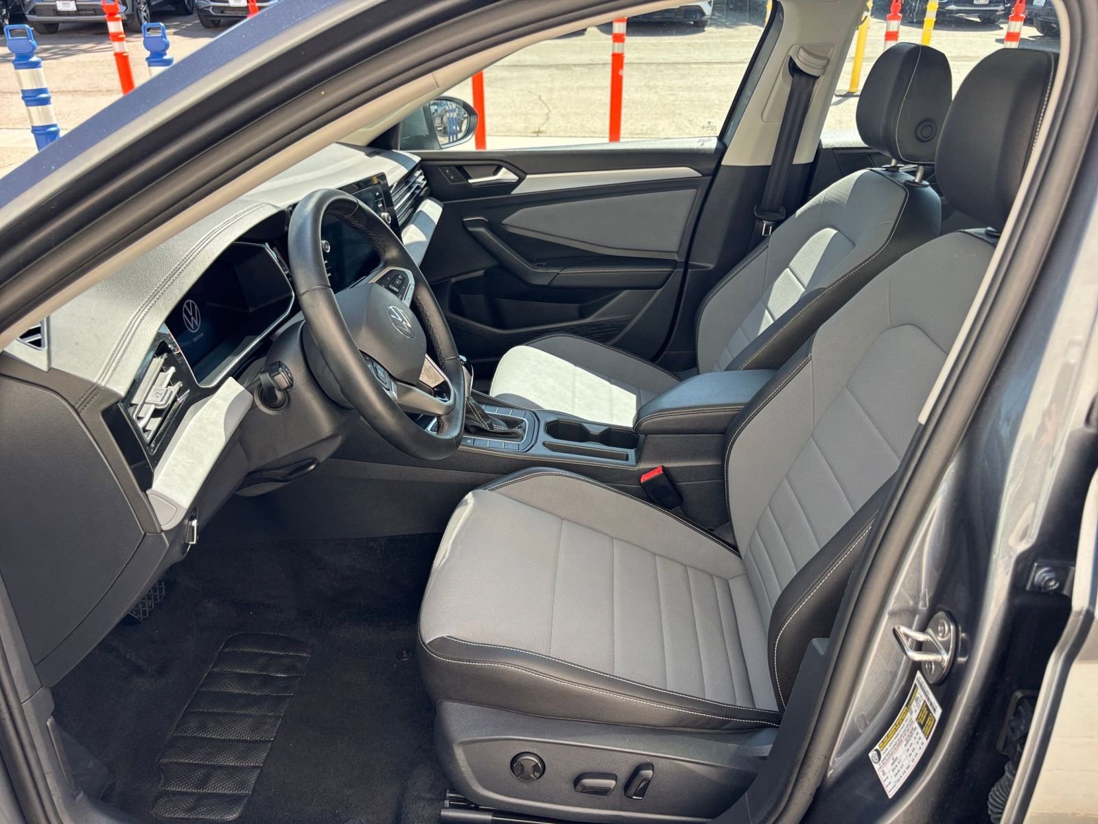 Used 2025 Volkswagen Jetta SE image 27