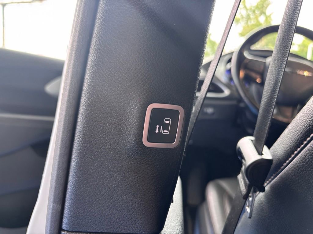 Used 2019 Chrysler Pacifica Touring Plus w/ S Appearance Package FWD image 16