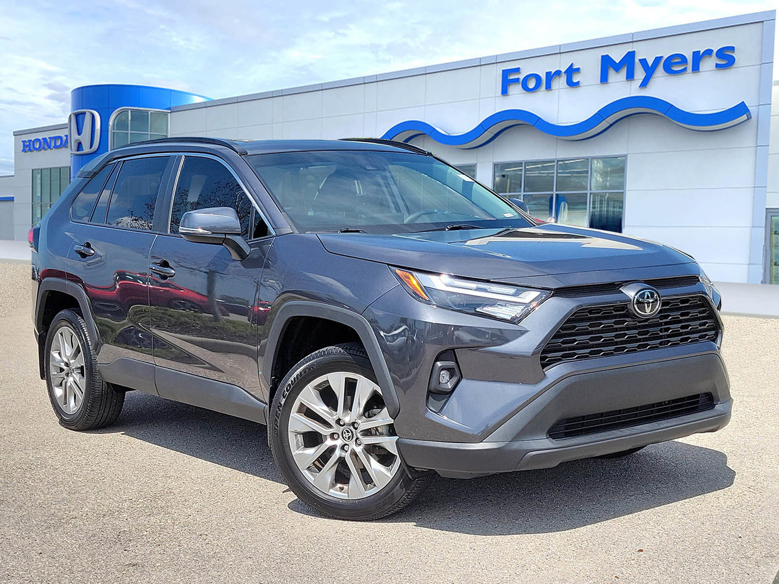 Used 2024 Toyota RAV4 XLE Premium image 1