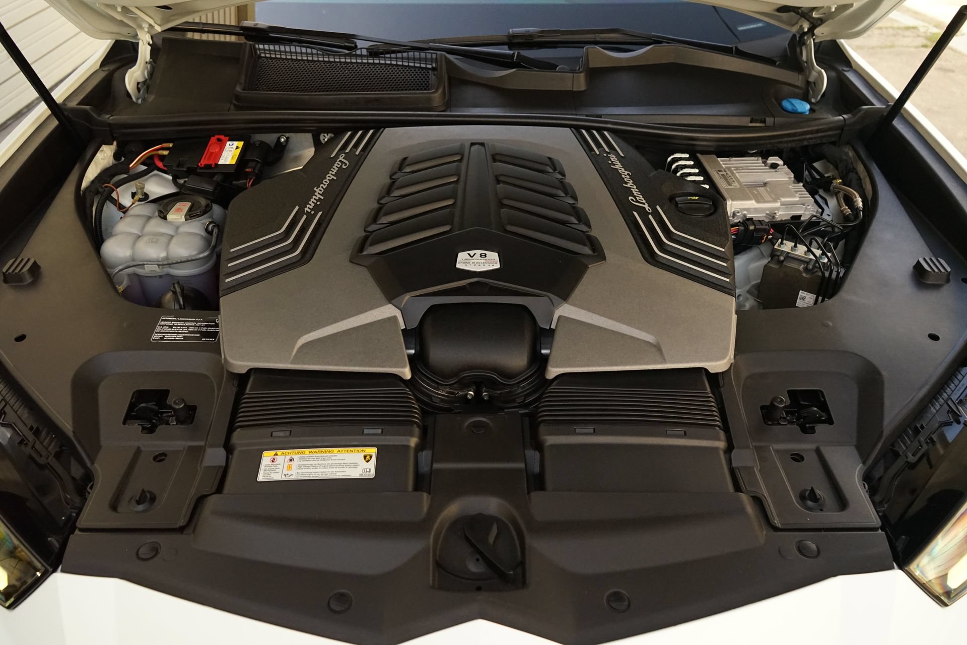 Used 2021 Lamborghini Urus AWD/4WD image 33