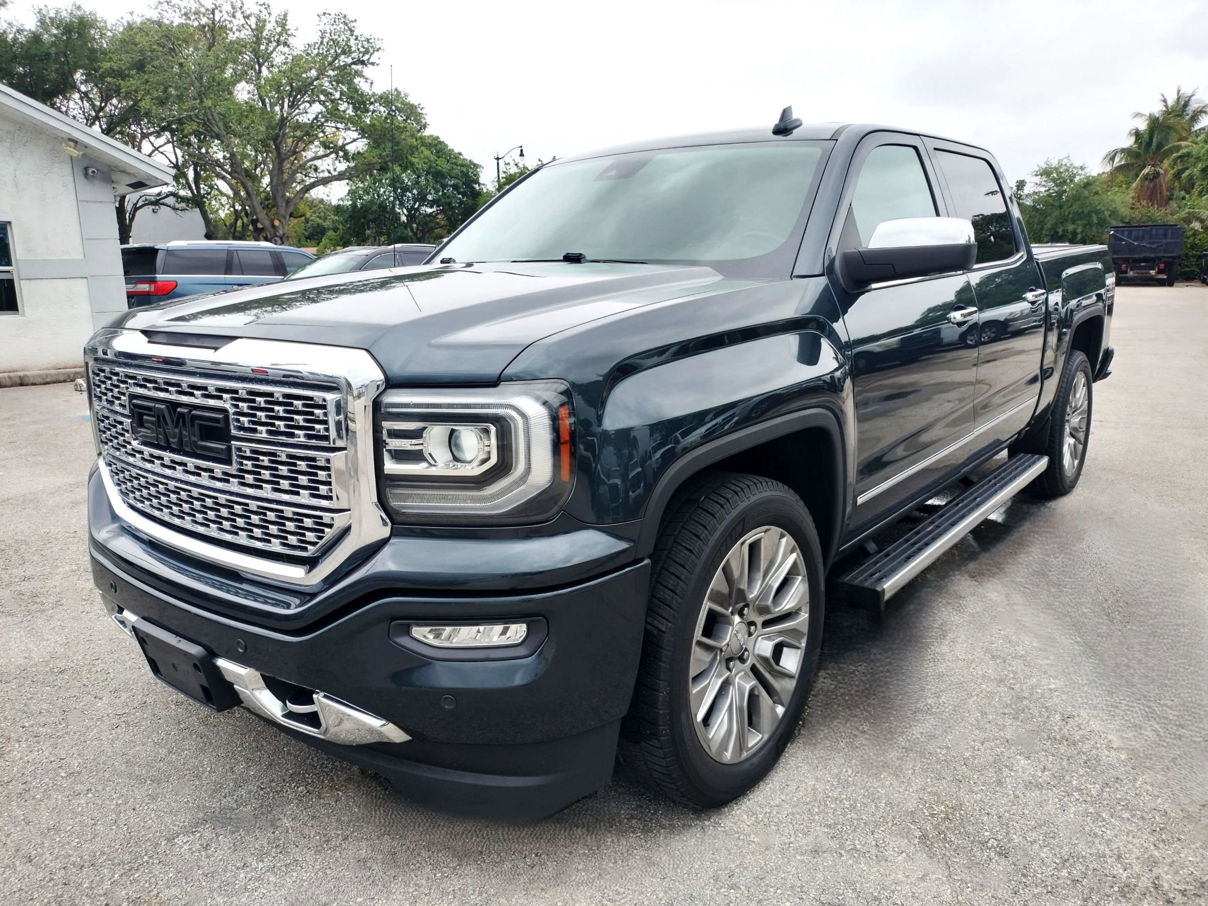 Used 2017 GMC Sierra 1500 Denali w/ Denali Ultimate Package AWD/4WD image 3