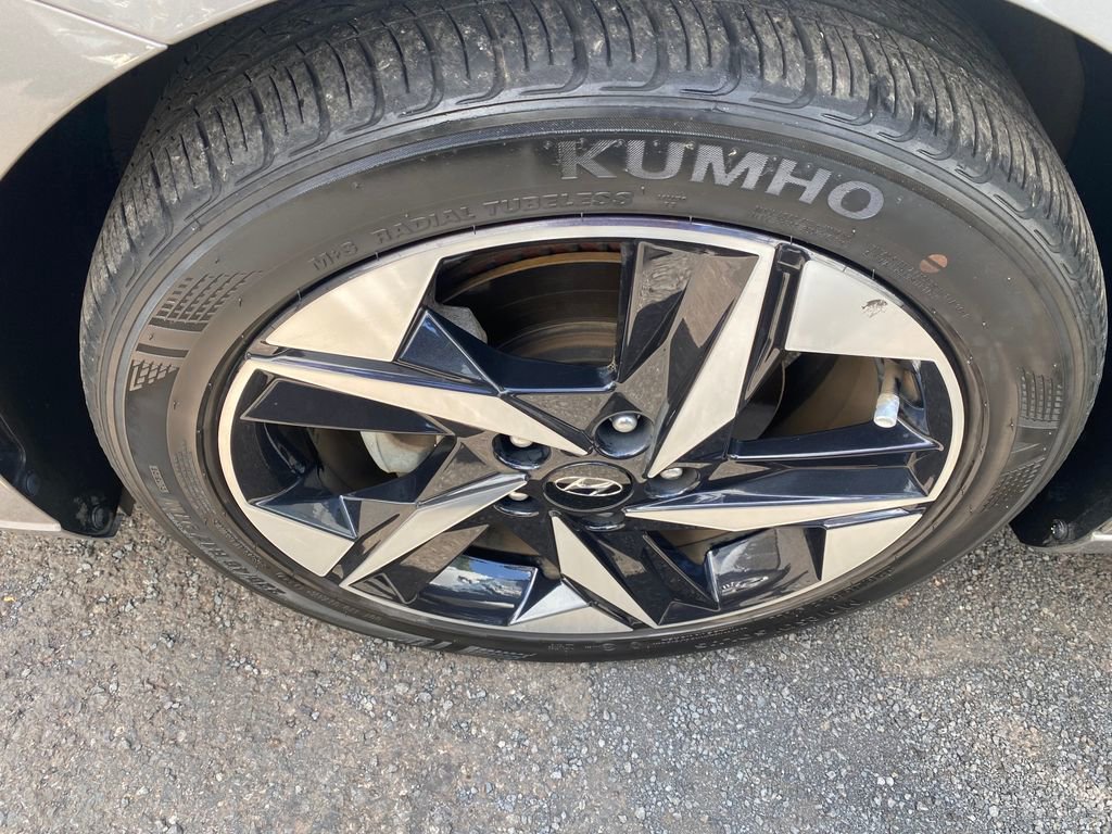 Certified 2023 Hyundai Elantra Limited FWD image 9