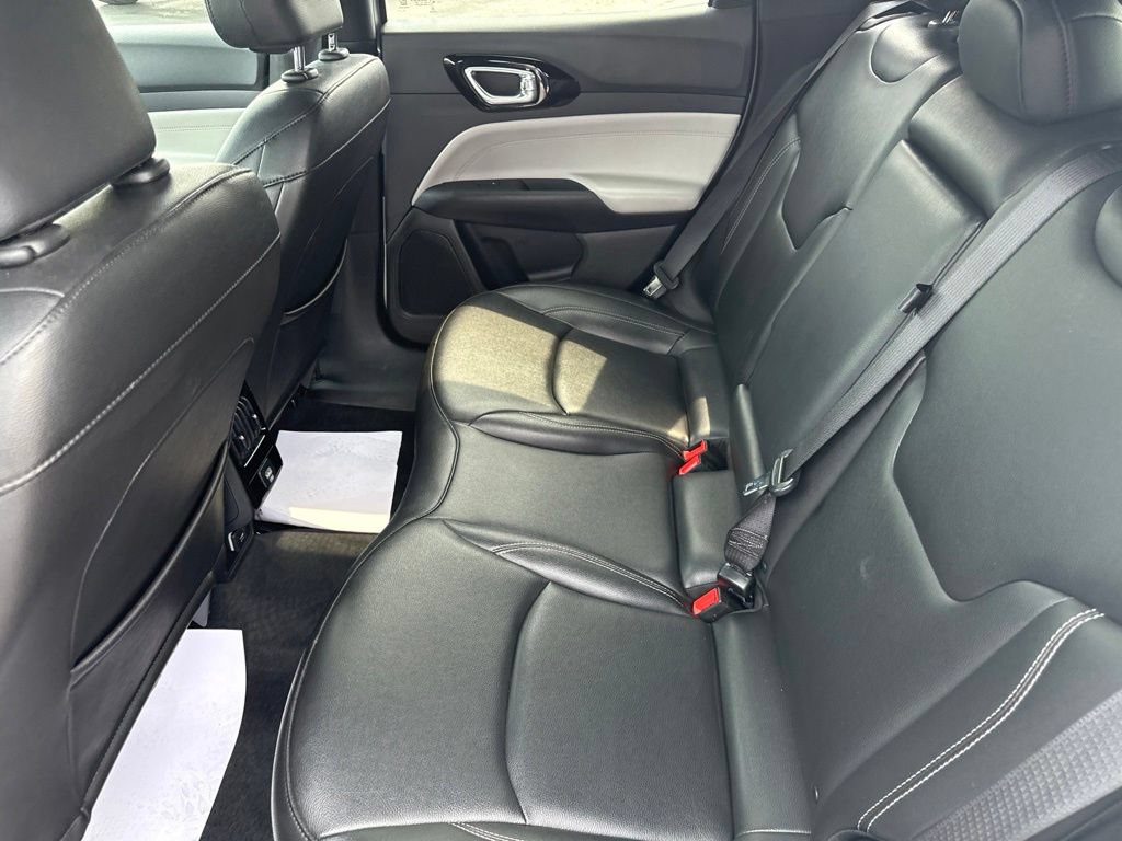 Certified 2025 Jeep Compass Limited AWD/4WD image 35