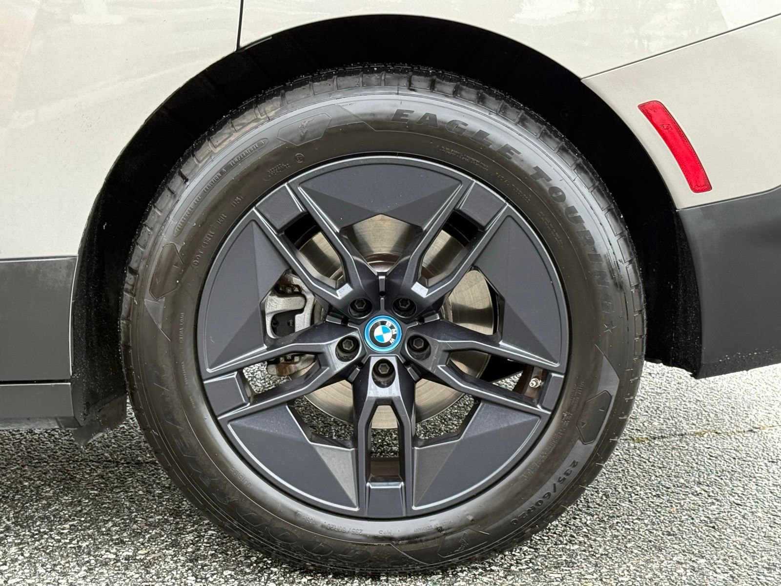 Used 2024 BMW iX xDrive50 w/ Radiant Heating Package image 18