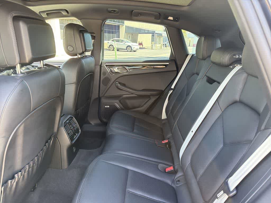 Used 2022 Porsche Macan image 30