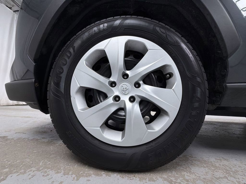 Used 2019 Toyota RAV4 LE AWD/4WD image 8