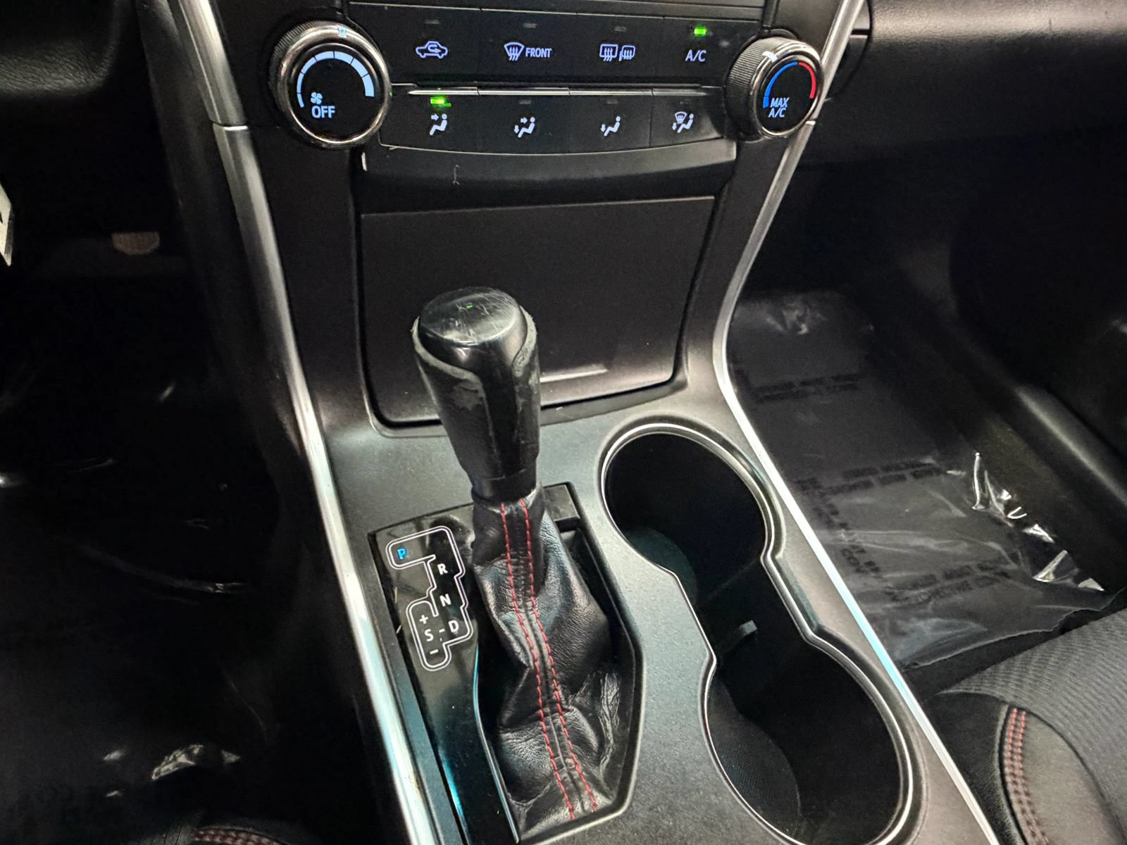 Used 2016 Toyota Camry SE FWD image 30