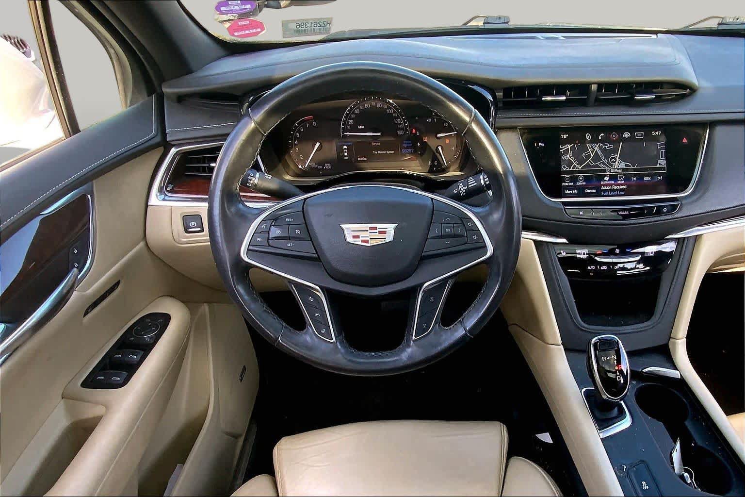 Used 2017 Cadillac XT5 Luxury w/ Driver Awareness Package FWD image 6