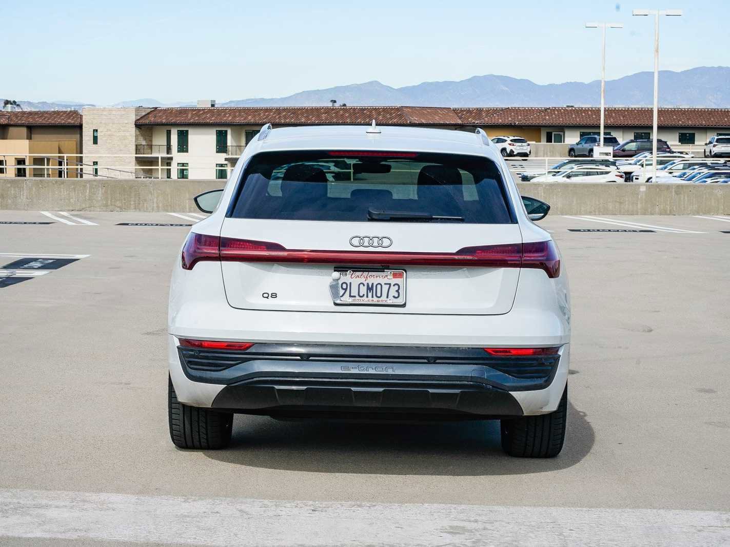 Used 2024 Audi Q8 e-tron Premium Plus w/ Premium Plus Package image 3