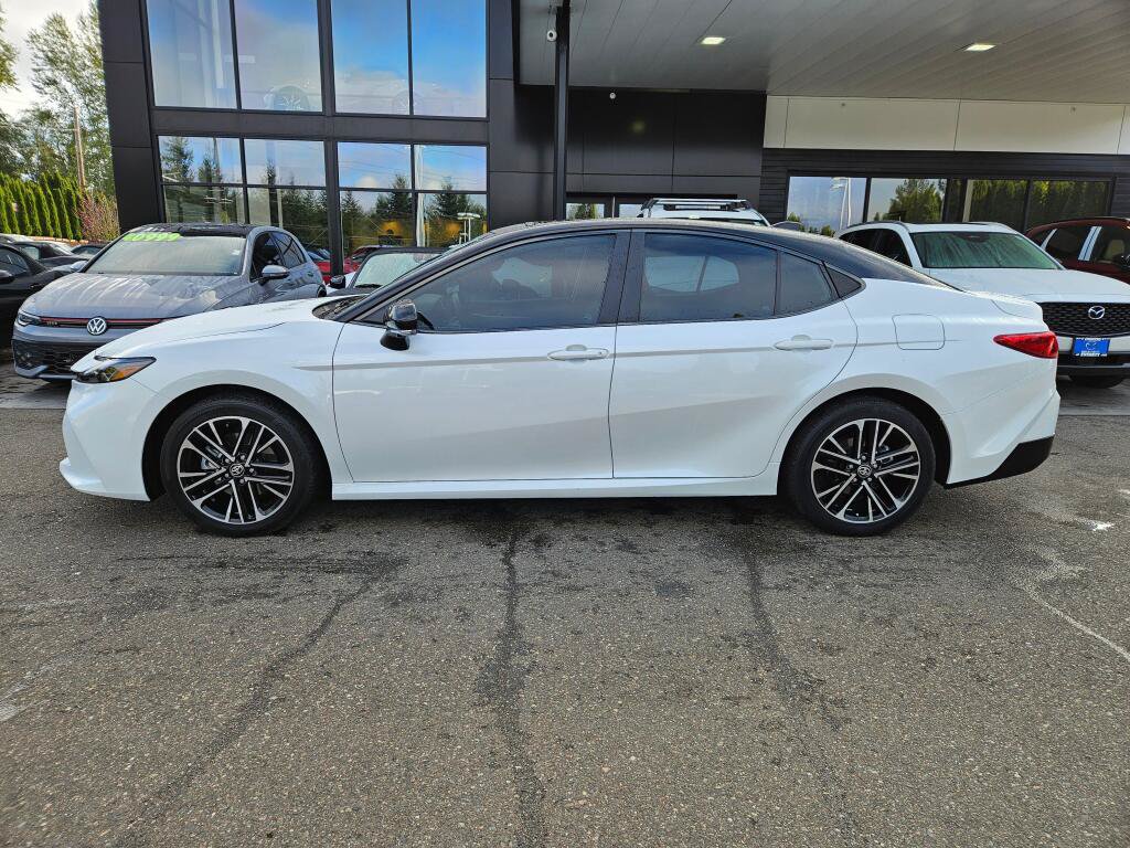 Used 2025 Toyota Camry XLE AWD/4WD image 2