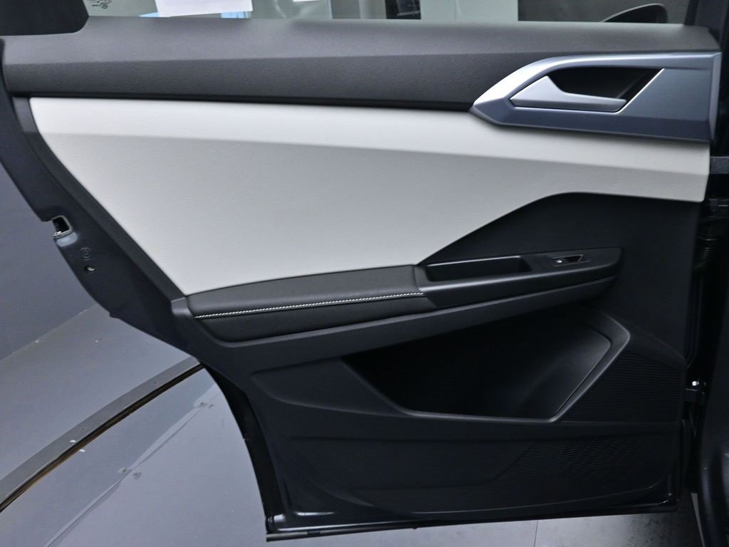New 2025 Volkswagen Taos SE image 26