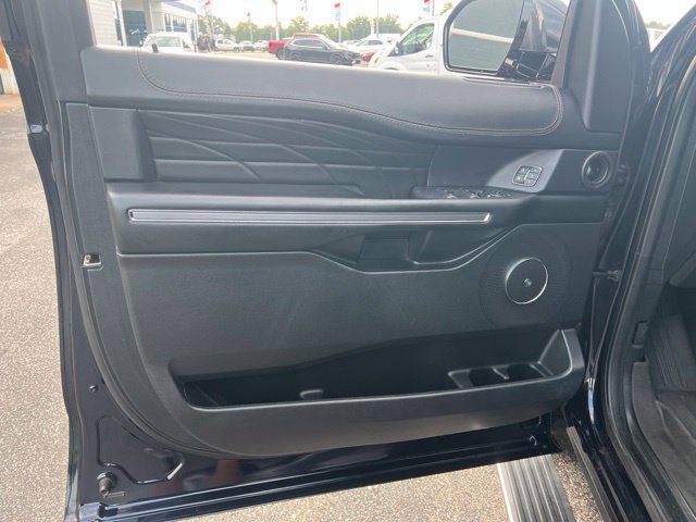 Used 2021 Ford Expedition Platinum AWD/4WD image 16