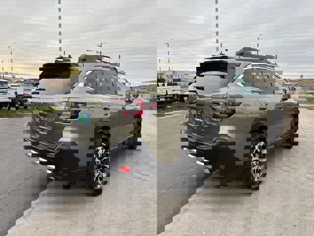 Used 2023 Subaru Outback Limited image 3