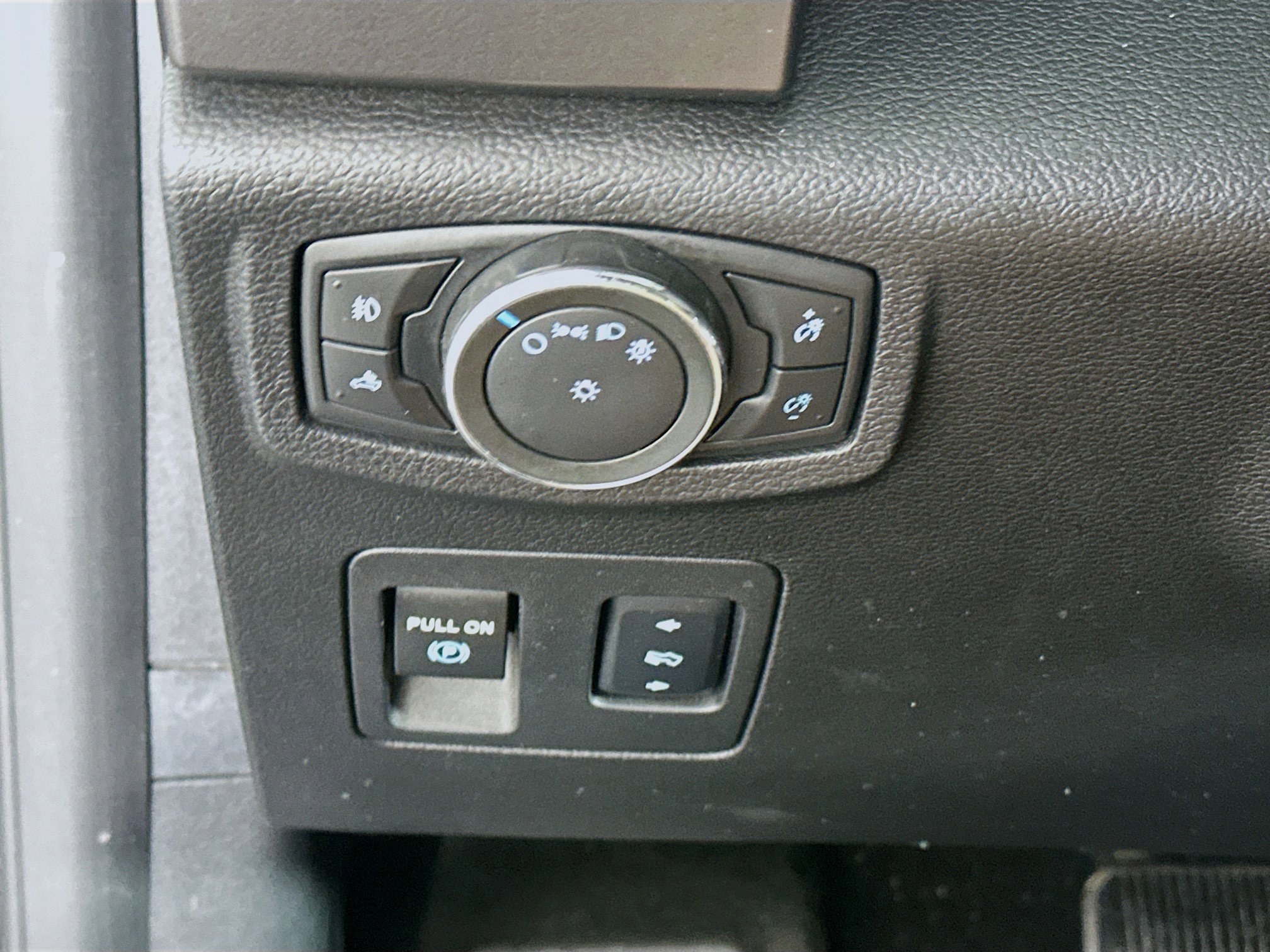 Used 2017 Ford F150 XLT w/ Equipment Group 302A Luxury RWD image 17