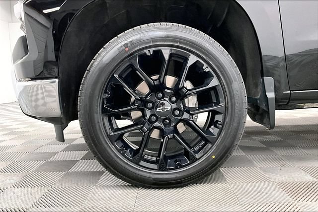 Used 2023 Chevrolet Silverado 1500 LT w/ LPO, Dark Essentials Package AWD/4WD image 10