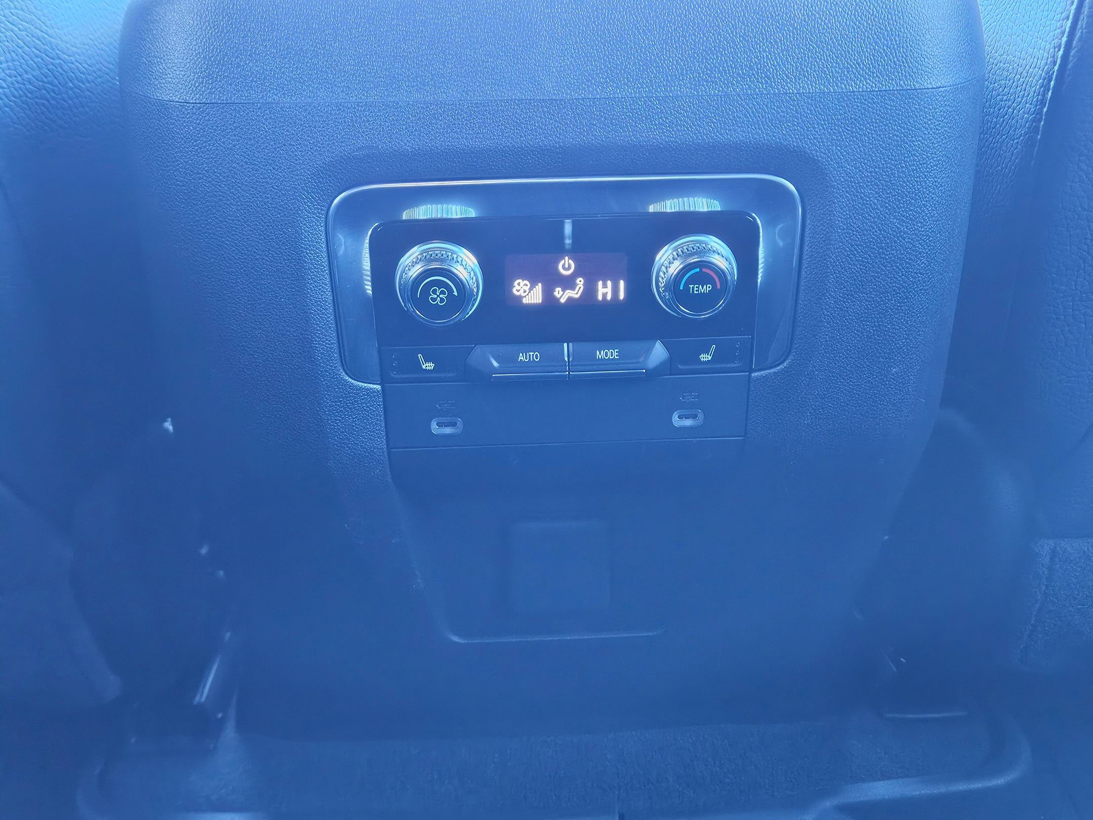 Used 2021 GMC Yukon Denali w/ Denali Premium Package image 27