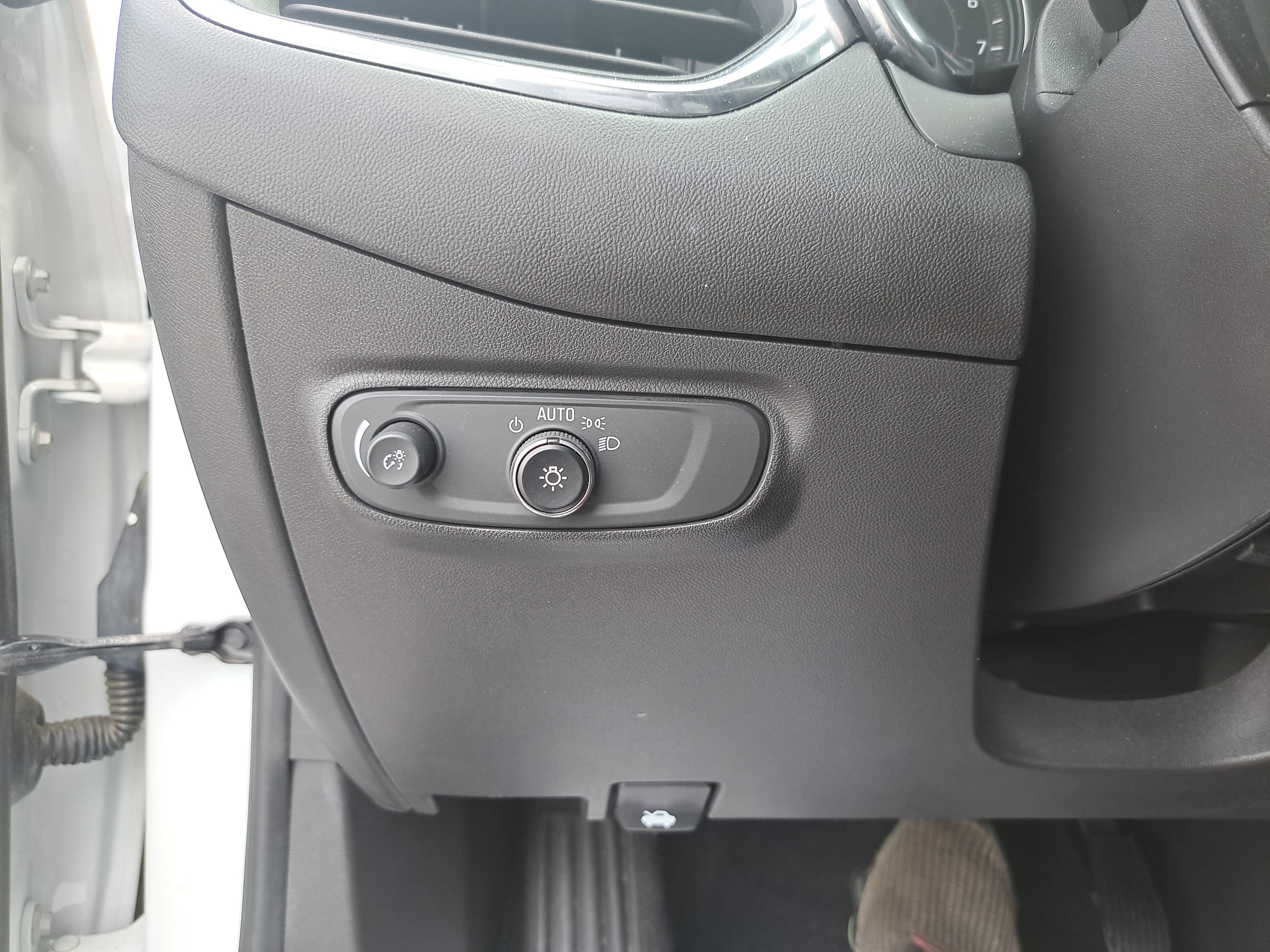 Used 2021 Chevrolet Equinox LT FWD image 25