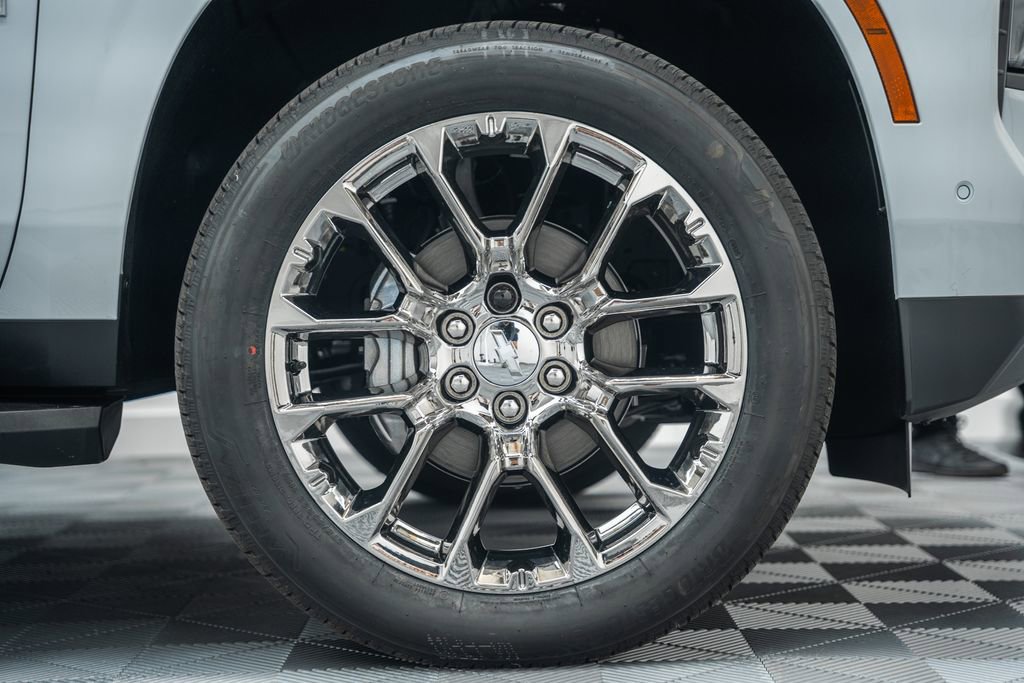 New 2026 Chevrolet Suburban Premier w/ Sun And Tow Package AWD/4WD image 19