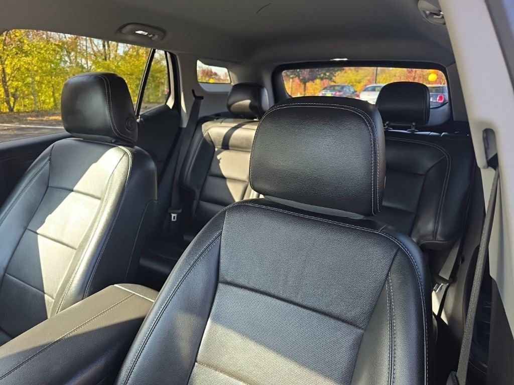 Used 2022 GMC Terrain SLT image 19