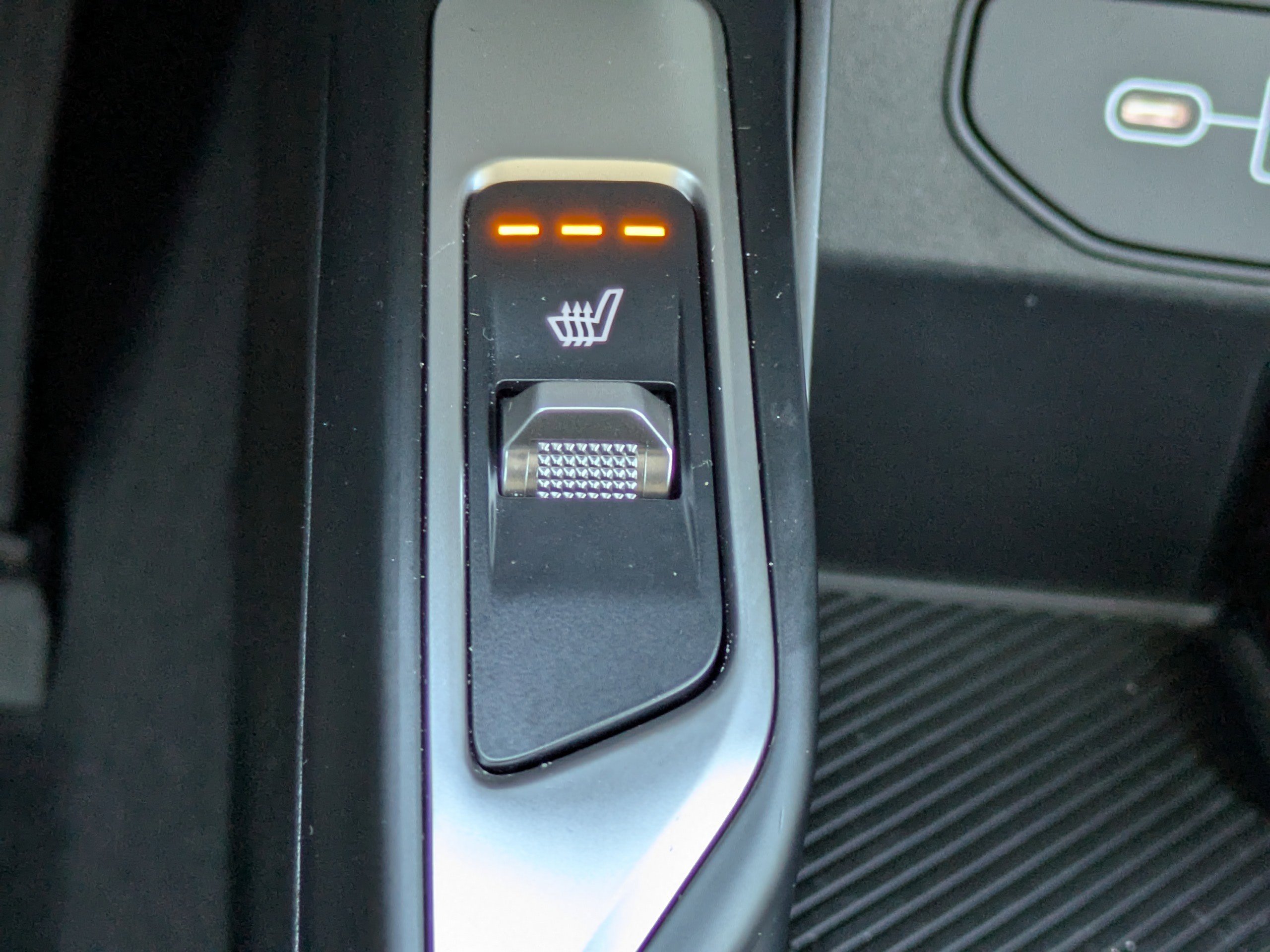 Certified 2025 Kia Sorento S image 29